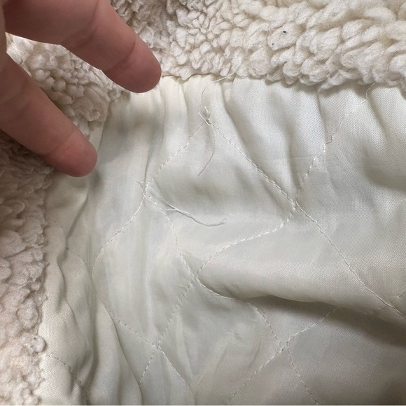 Vintage Levi’s 46R Sherpa-Lined Jean Jacket – Classic & Cozy - Picture 12 of 13